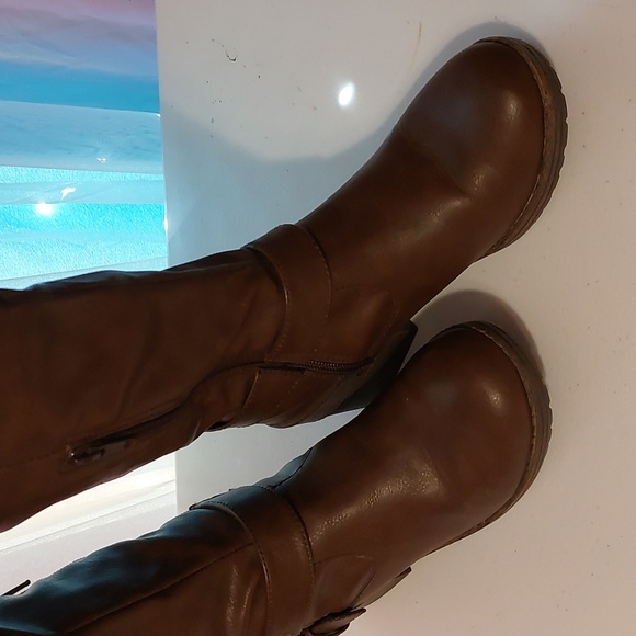 SOON Brown Leather Boots with side Zipper - Picture 2 of 10